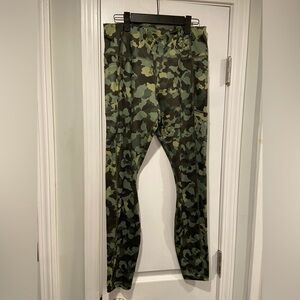 Avia Size L Green Camo Print High Waist Activewear Yoga Outdoor Leggings